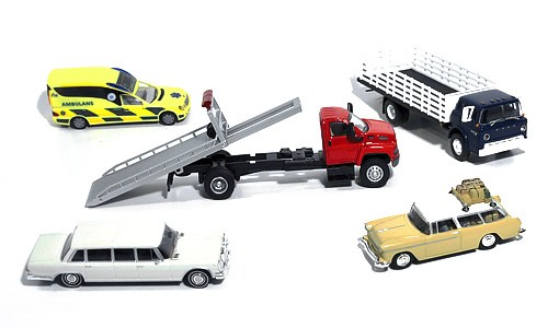 Amerikansk redningsbil og lastebil, ambulanse, og en limousine